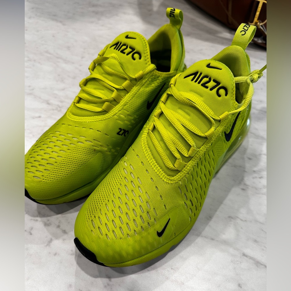Womens Nike air 27